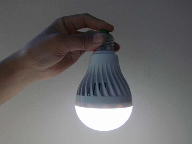 Bóng đèn LED sạc 9w E27-220v